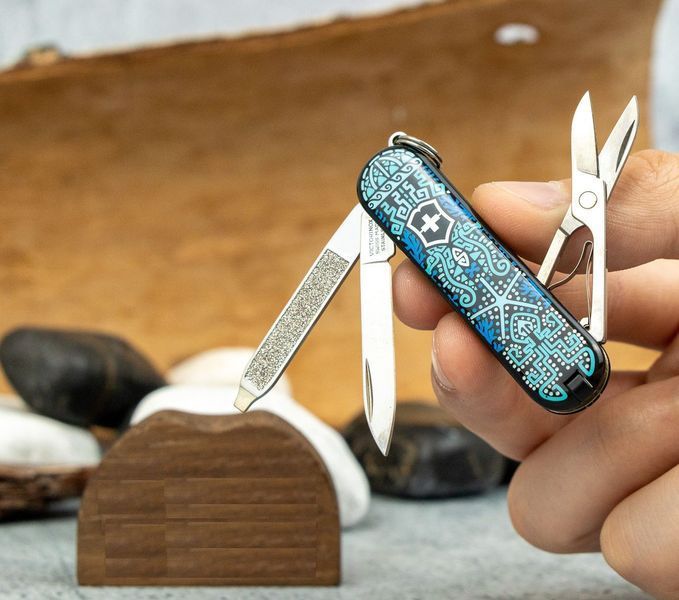 Нож Victorinox Сlassic LE Ocean Life 0.6223.L2108 4008397 фото