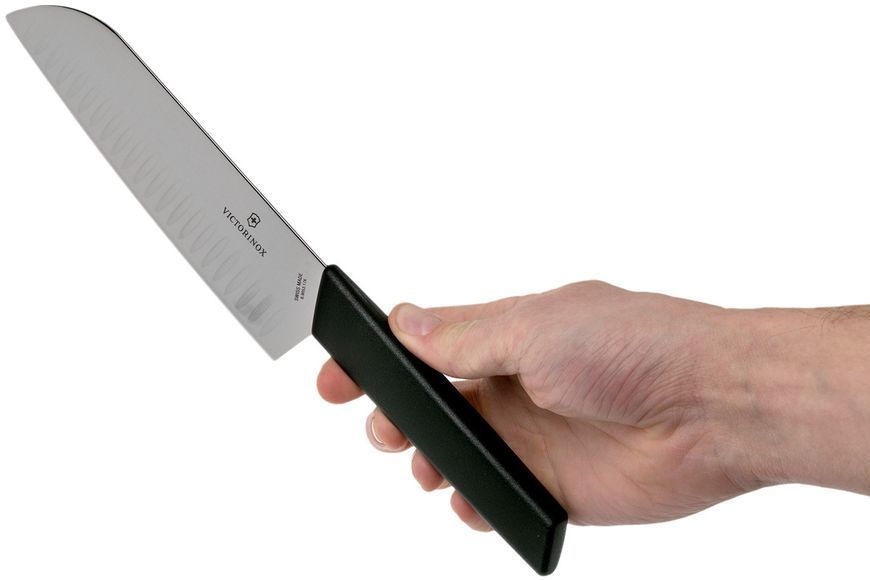 Нож сантоку Victorinox Swiss Modern 17 см fluted 6.9056.17K6B 4008139 фото